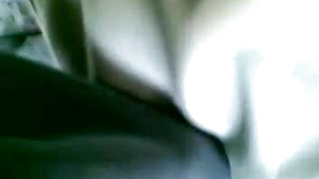Pájaro británico entintado masturbándose para chico sex video japones