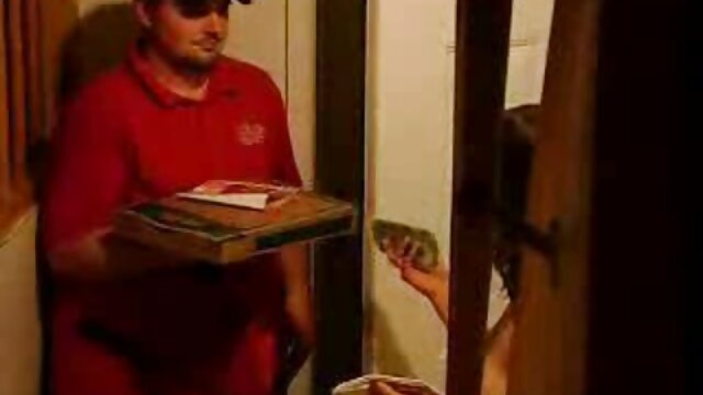 Pelirroja recibe una buena follada porno japones juvenil en la habitación del hotel